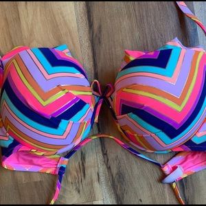 💦Victoria’s Secret Chevron Push-up Bikini Top